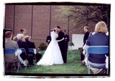 The kiss E11.jpg (26960 bytes)